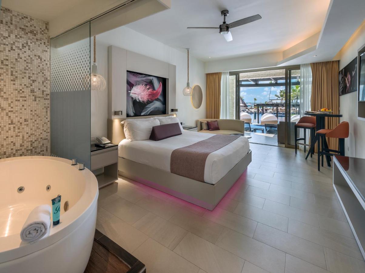Luxury Junior Suite Swim Out Diamond Club