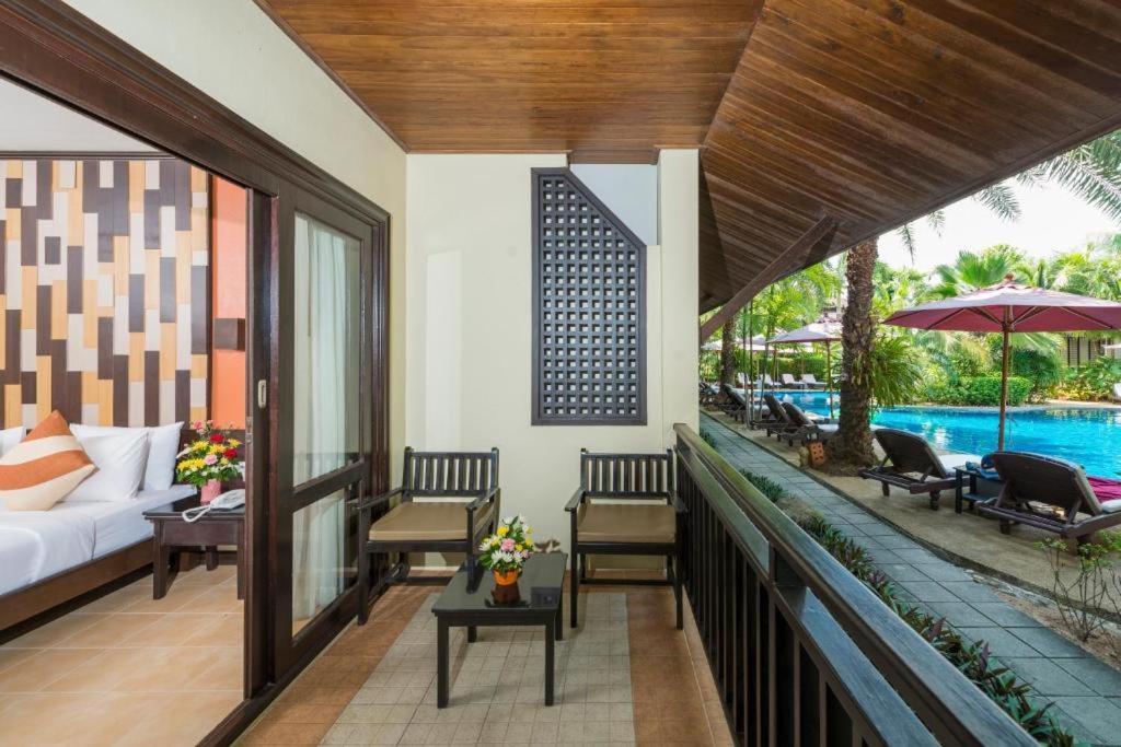 Superior Pool View King or Twin Room