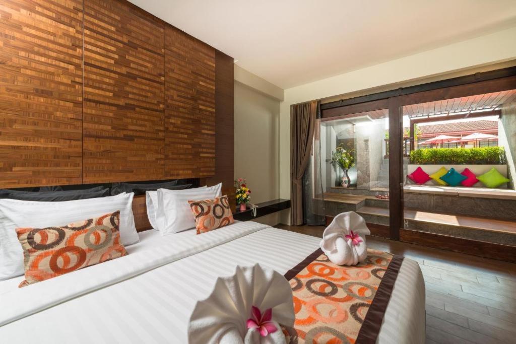 Deluxe King or Twin Room Pool Access
