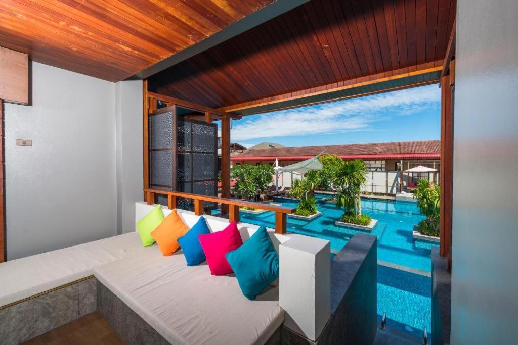 Deluxe King or Twin Room Pool Access