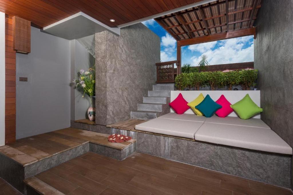 Deluxe King or Twin Room Pool Access