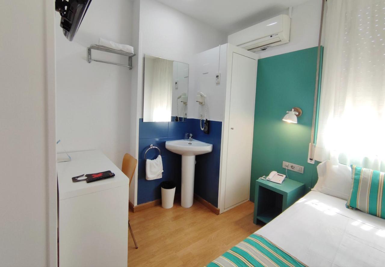 Standard Single Room with Shared Bathroom,1295001463:JPEG