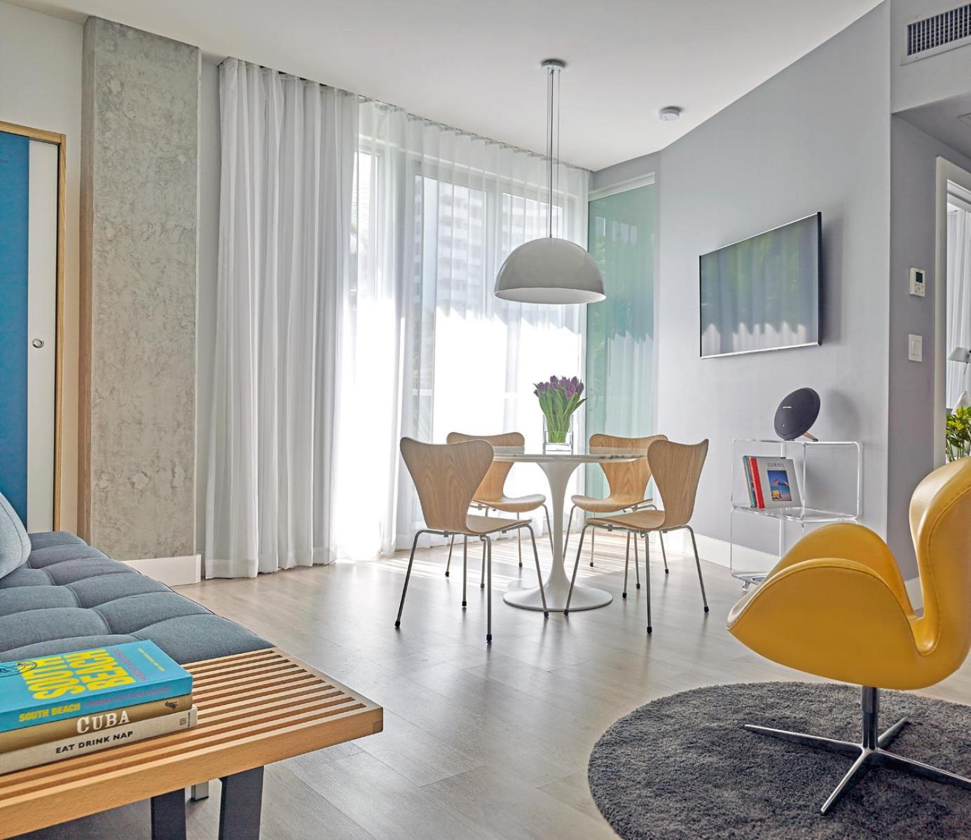 Corner 1 Bedrooms Suite Kitchenette Standing Balcony
