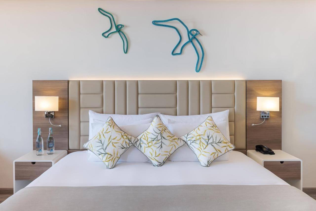 Sea View One Bedroom Suite Lounge Access Dedicated Pool & Beach
