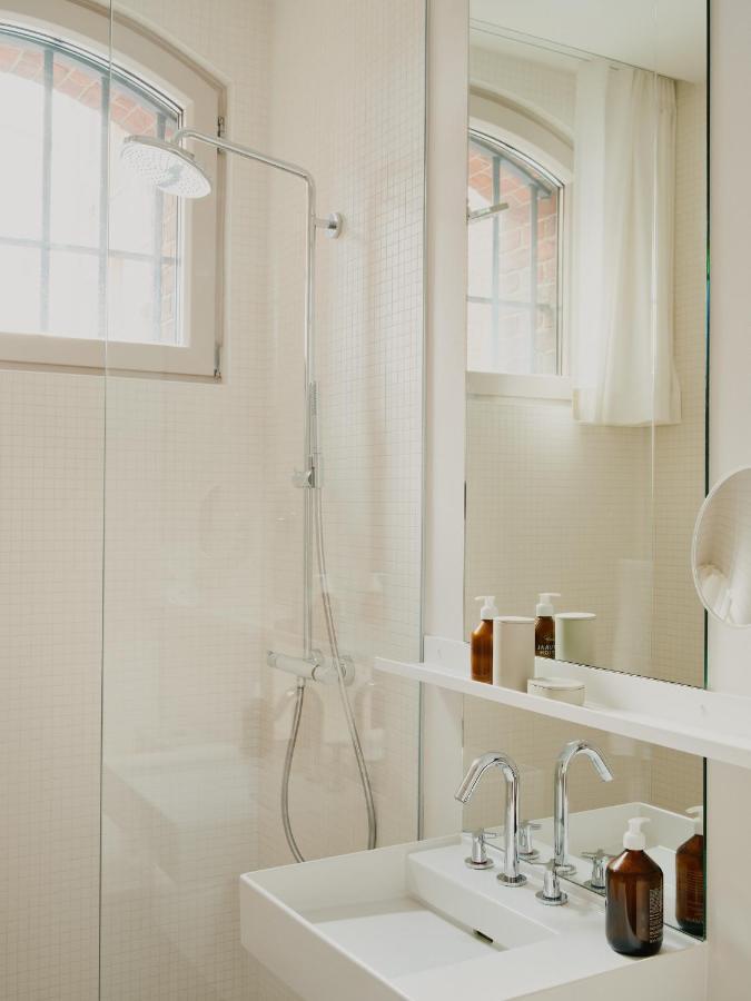 Suite Compact,1297647946:JPEG