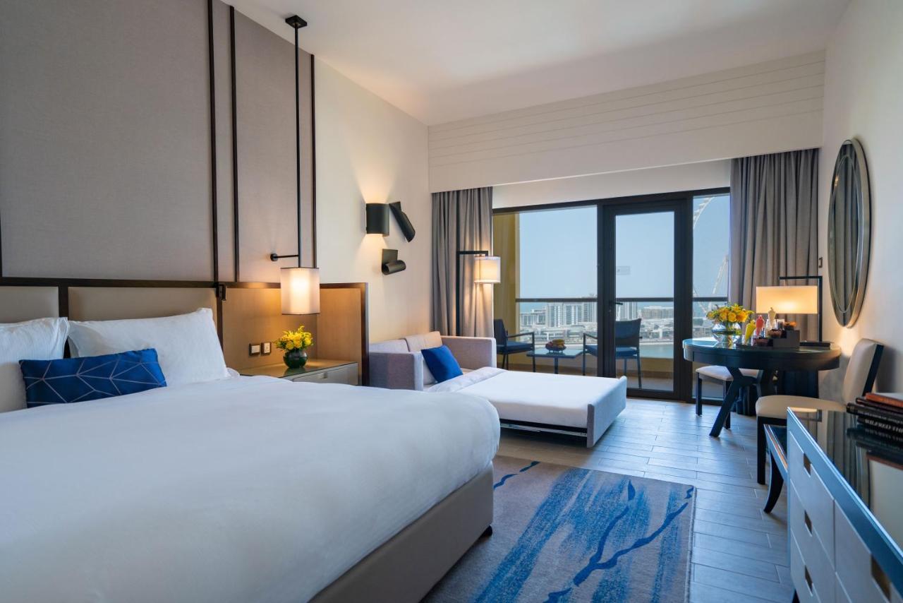 Sea Front View Family Room Balcony King Bed