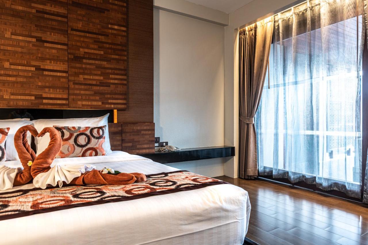 Deluxe King or Twin Room Pool Access