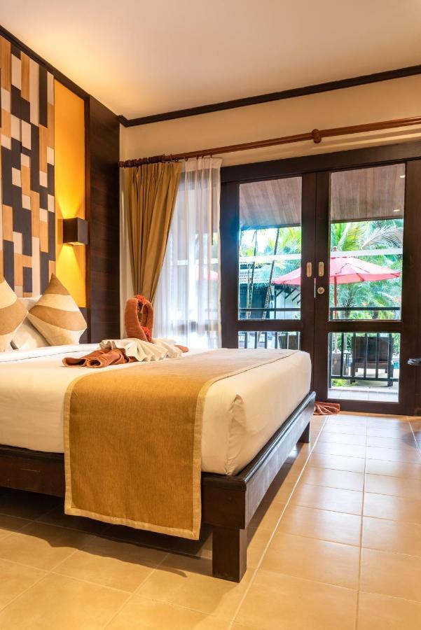 Superior Pool View King or Twin Room