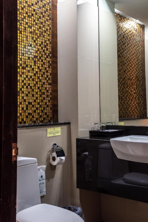 Deluxe King or Twin Room Pool Access