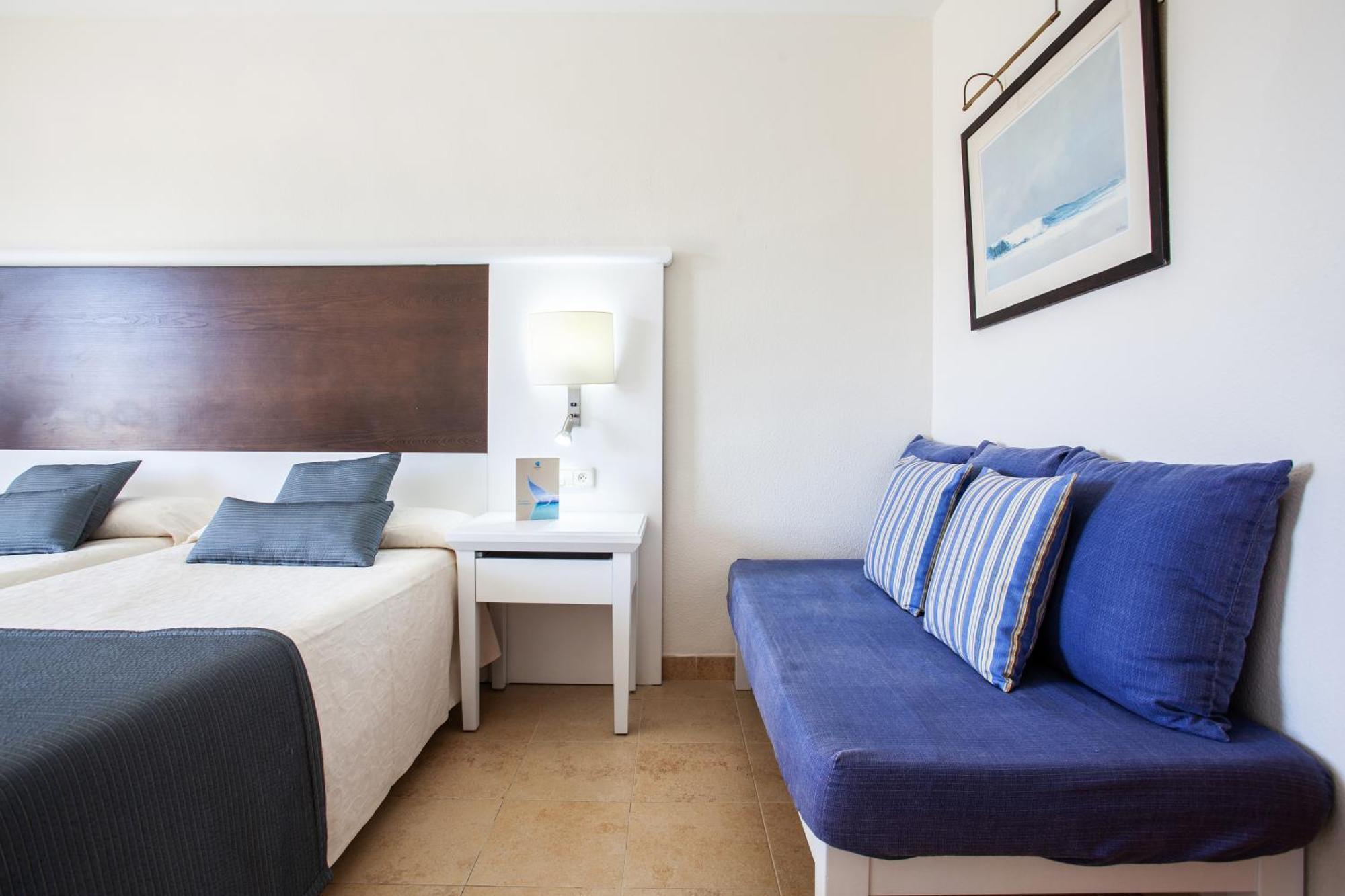 Double Room with Lake View (2 Adults + 1 Child),1207471177:JPEG