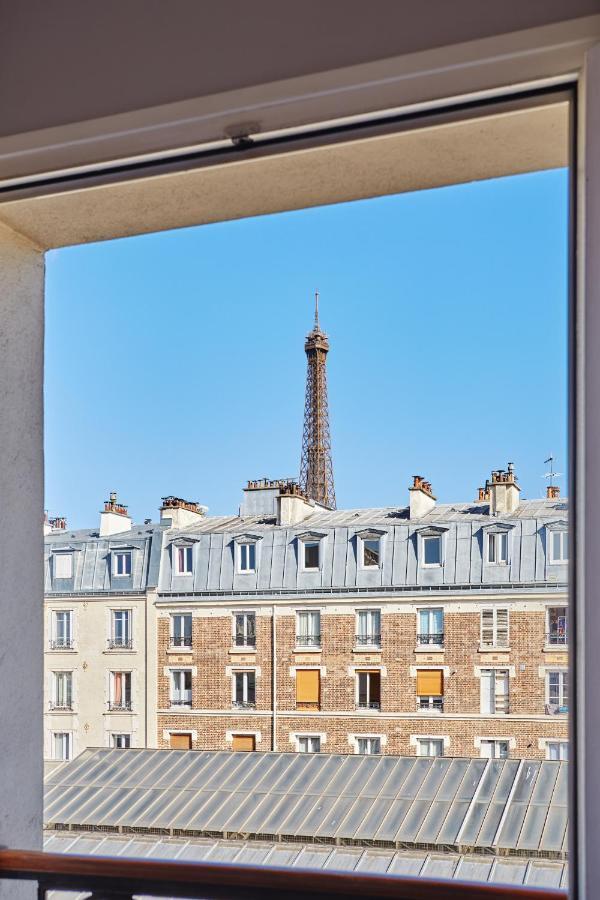 Superior Twin Room Eiffel Tower View