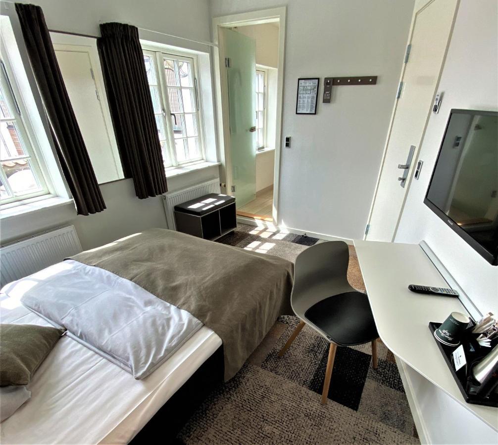 Standard Queen Room