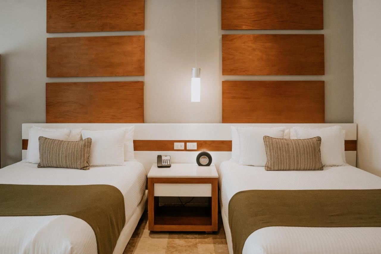 Deluxe Junior Suite, 2 Queen Beds,1318462405:JPEG