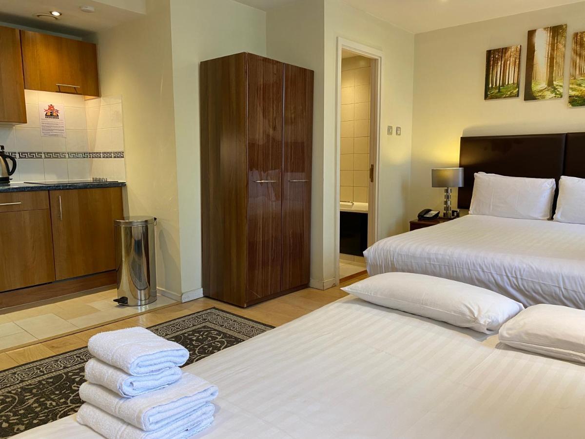 Quadruple Executive Studio