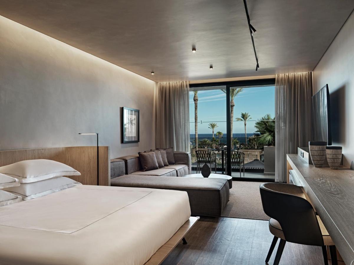 Open Plan Suite Sea View
