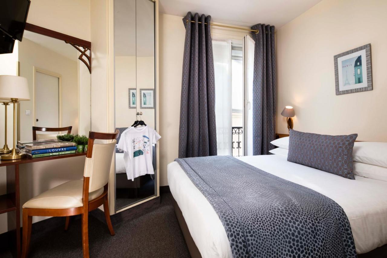 Single Room with a large bed