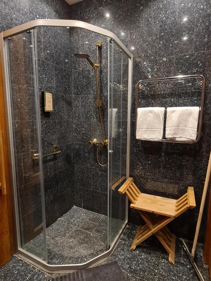 Suite,1330036646:JPEG