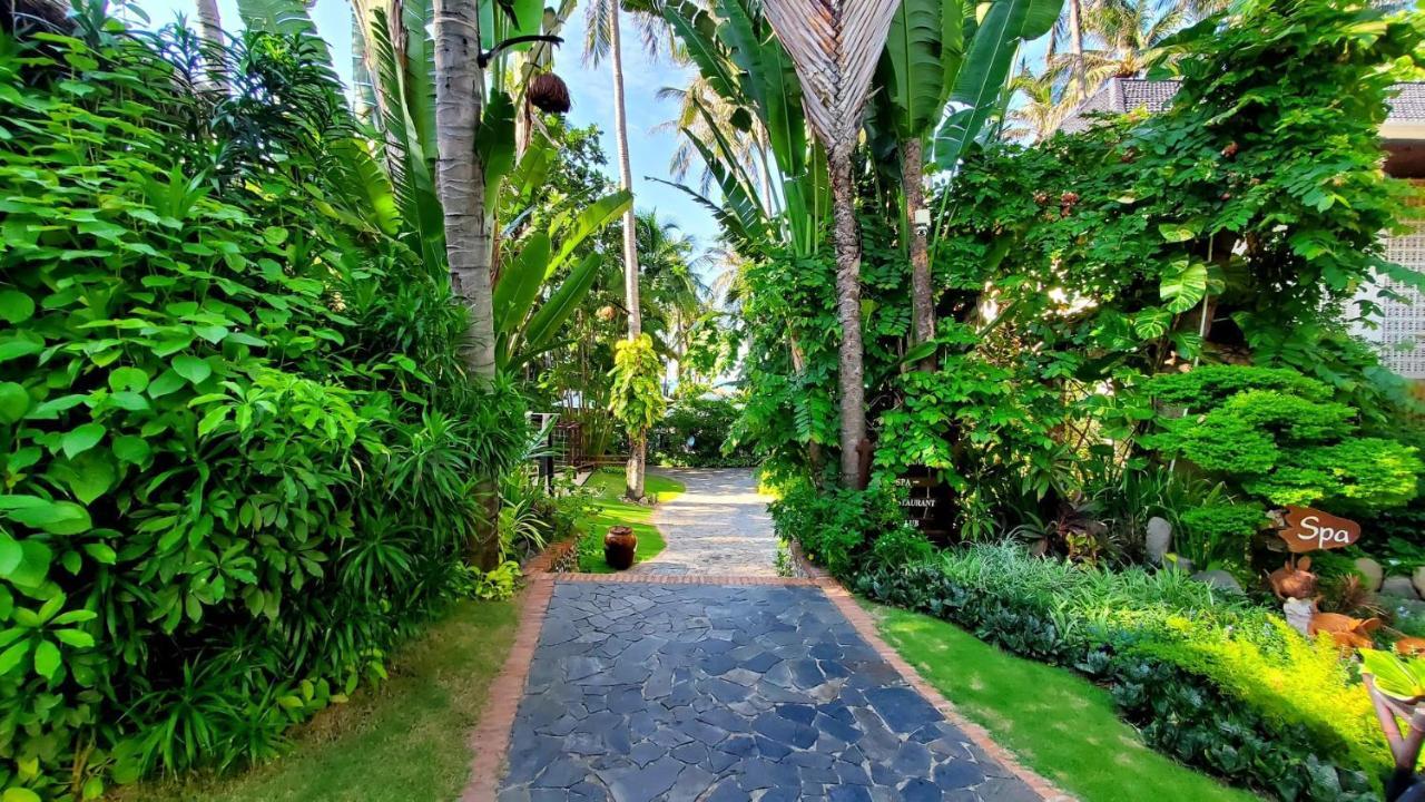 Sea Breeze Bungalow with Garden View