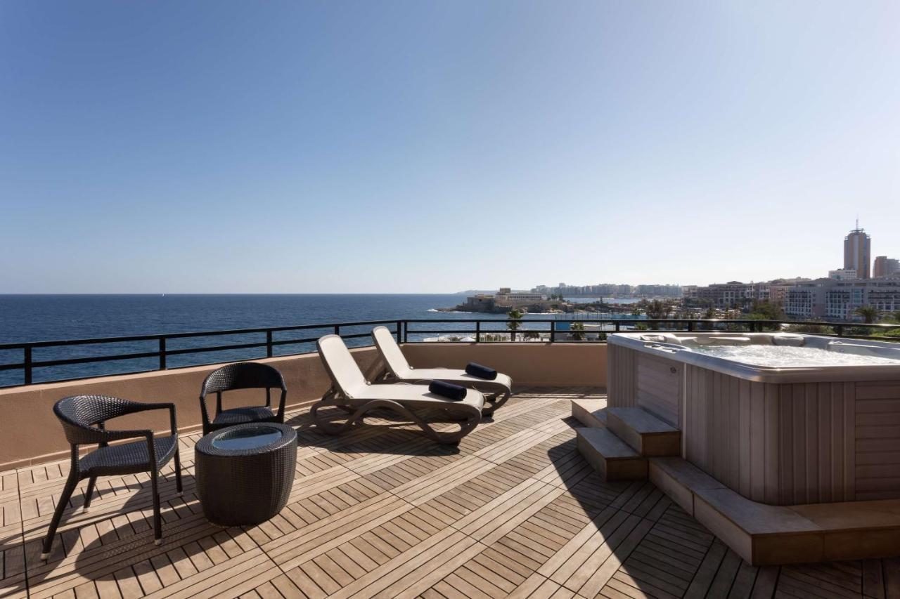 Premium Suite Outdoor Whirlpool Sea View