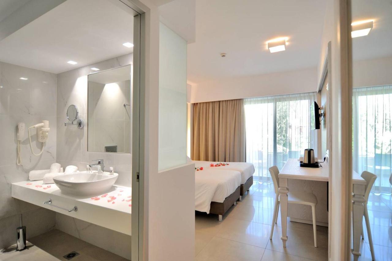 Deluxe Comfort Room Pool View