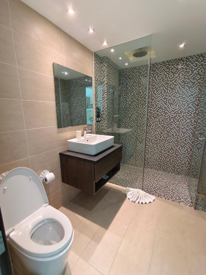 Deluxe Pool Access,1340284448:JPEG