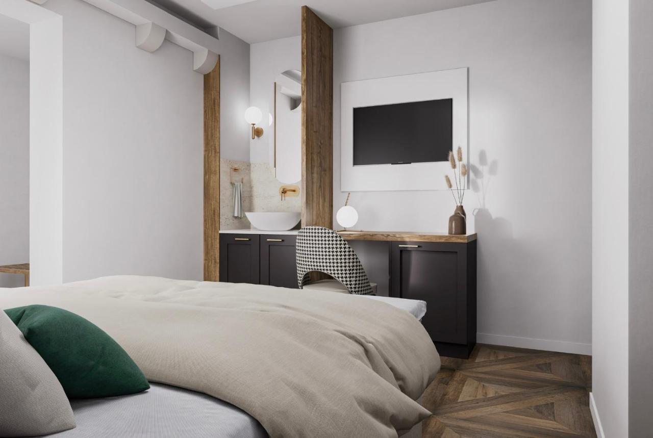 Deluxe Triple Room with City Walls View