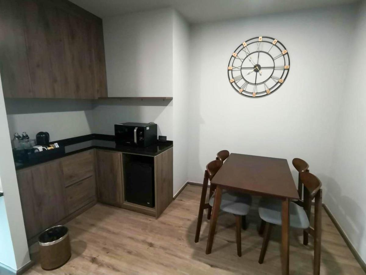 Premier Room,1344009302:JPEG