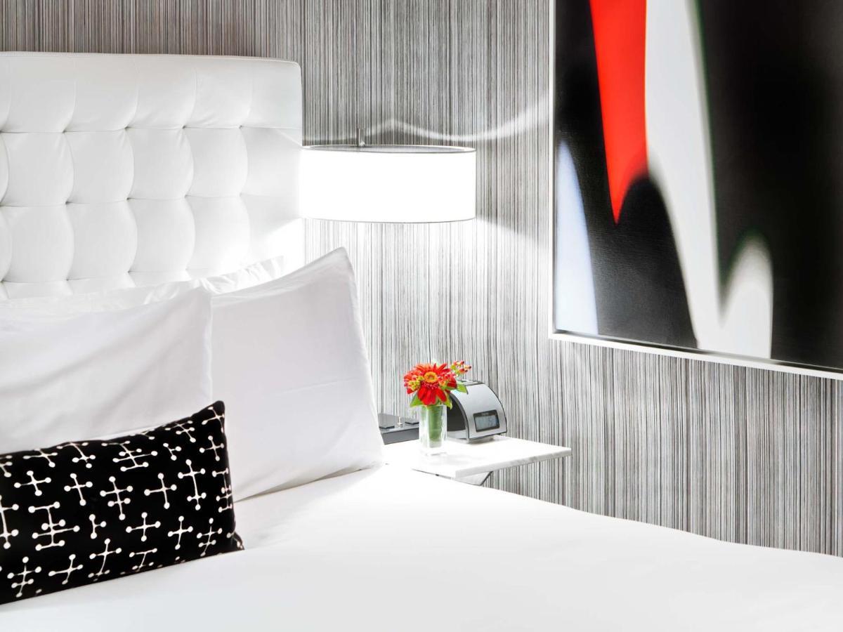 Rom med king-size-seng – tilpasset funksjonshemninger