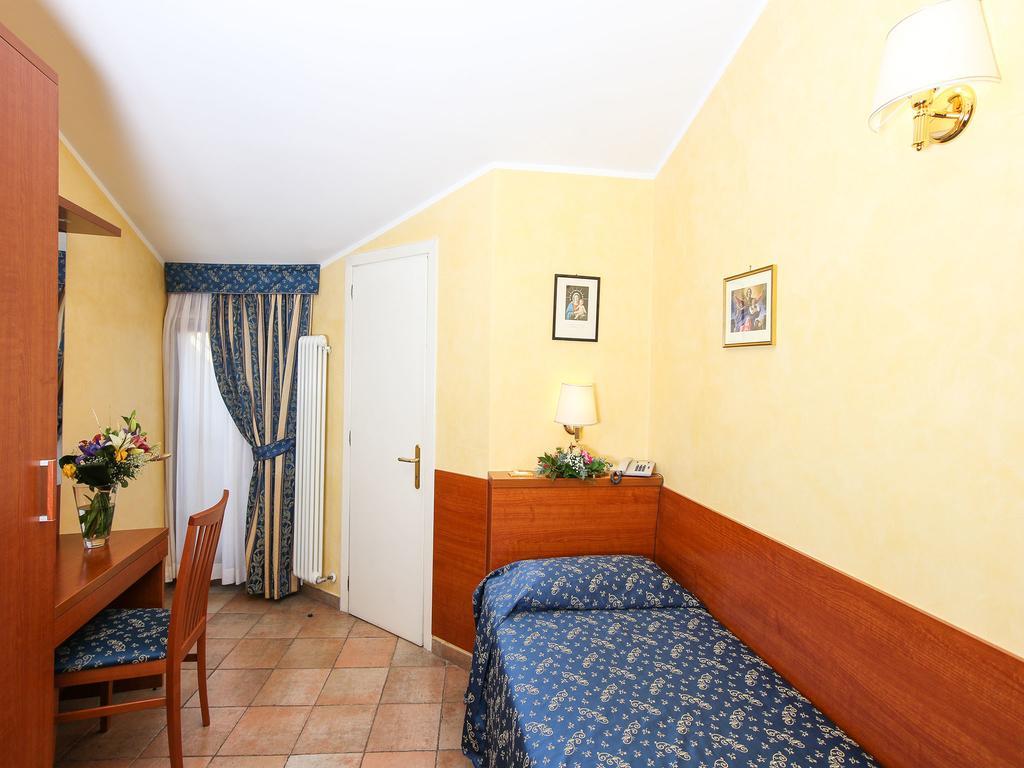 Superior Single Room,223799852:JPEG