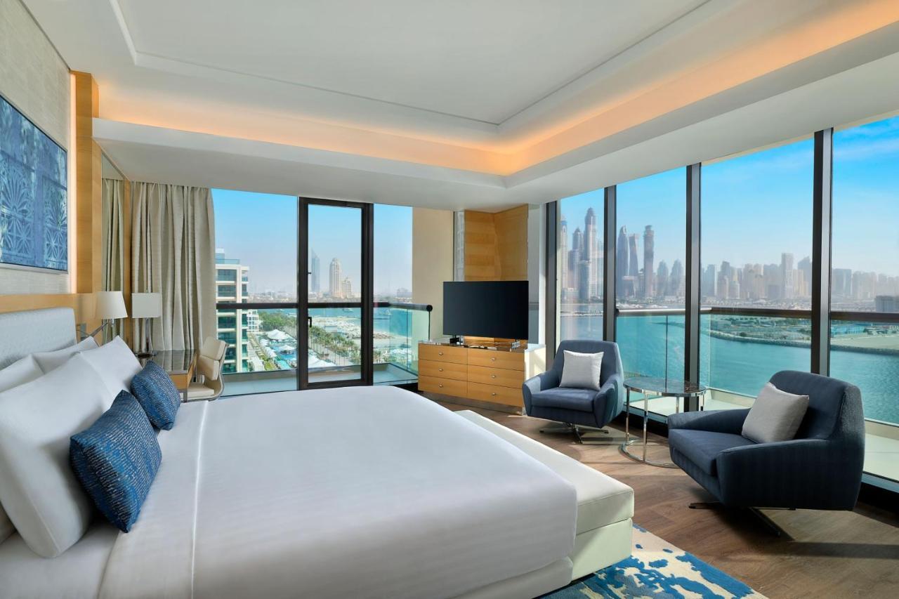 Palm Suite with King Bed – Club Lounge Access with Complimentary Breakfast, Afternoon Tea, Evening Cocktail Hours & Canapés, Private Balcony, Direct Access to Beach, Free Access to Kids Club