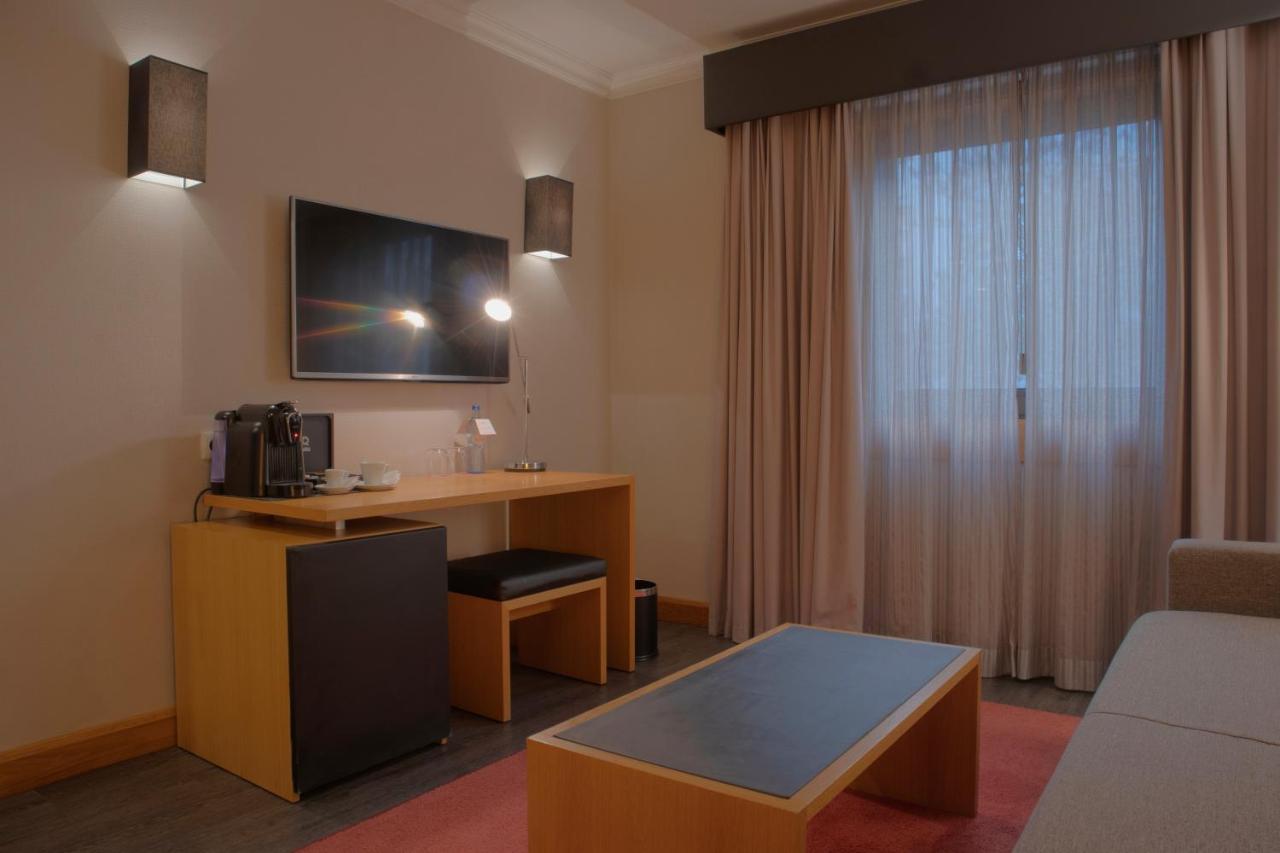 Suite,1351464073:JPEG