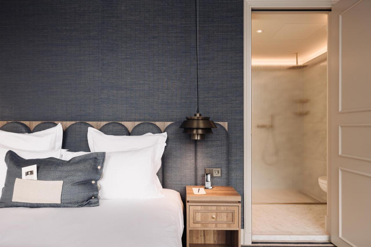Executive Double Room Grand Merchant Canal View Bath