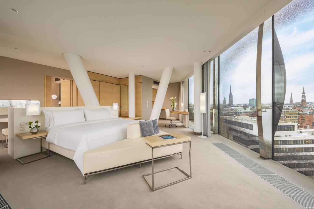 Junior Horizon-suite med kingsize-seng og byudsigt