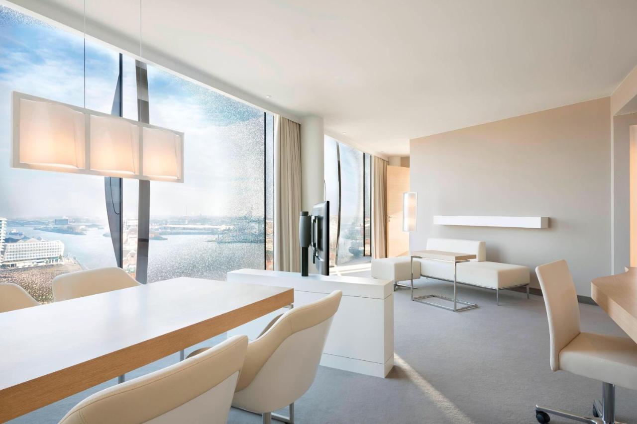 Horizon-suite med 1 kingsize-seng og udsigt over byen/Elben og hustagene