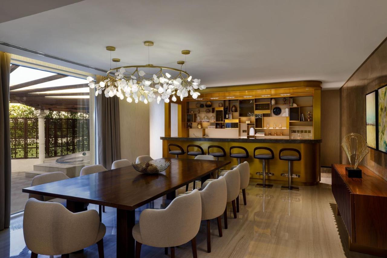 Royal Suite Executive Lounge Access Afternoon Tea Happy Hour 1 King Garden View