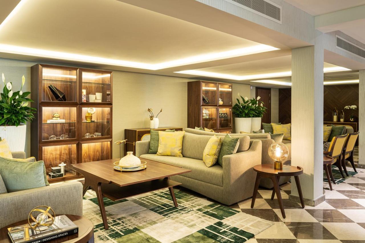 Presidential Suite Club Lounge Access 1 King Garden View