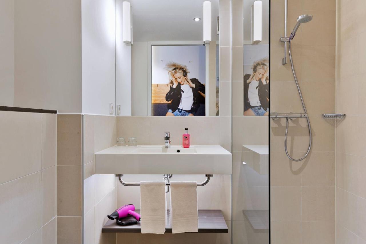 Twin Room Moxy Sleeper Lookout Twin