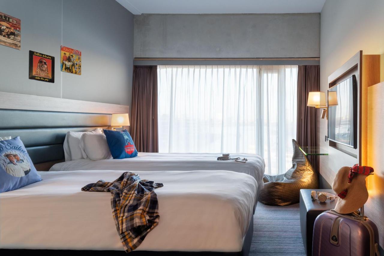 Twin Room Moxy Sleeper Twin