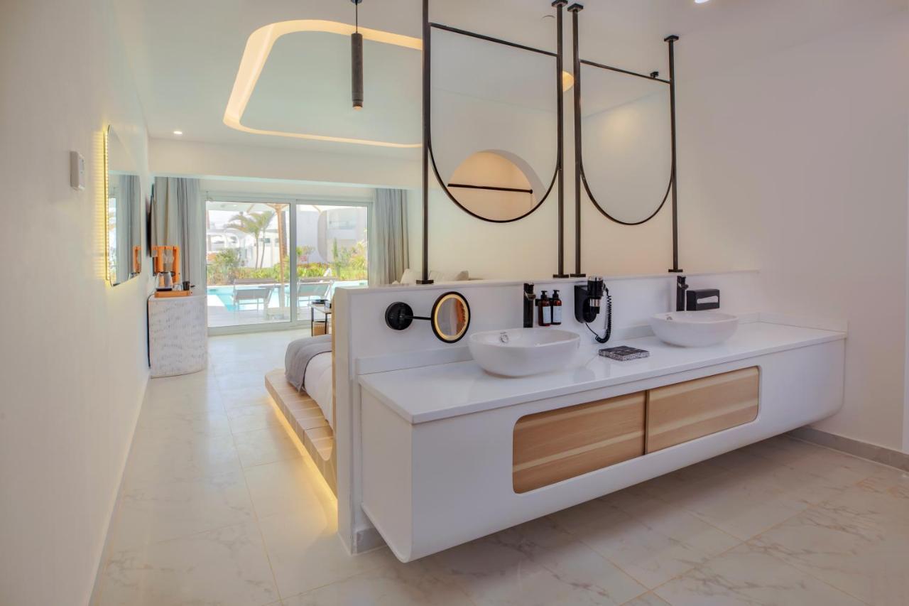 Rom Deluxe Swim-Up