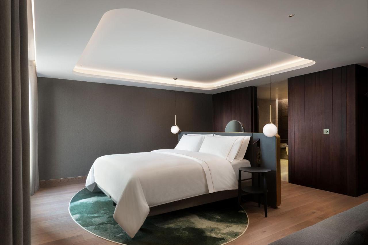One-Bedroom Executive King Suite City View