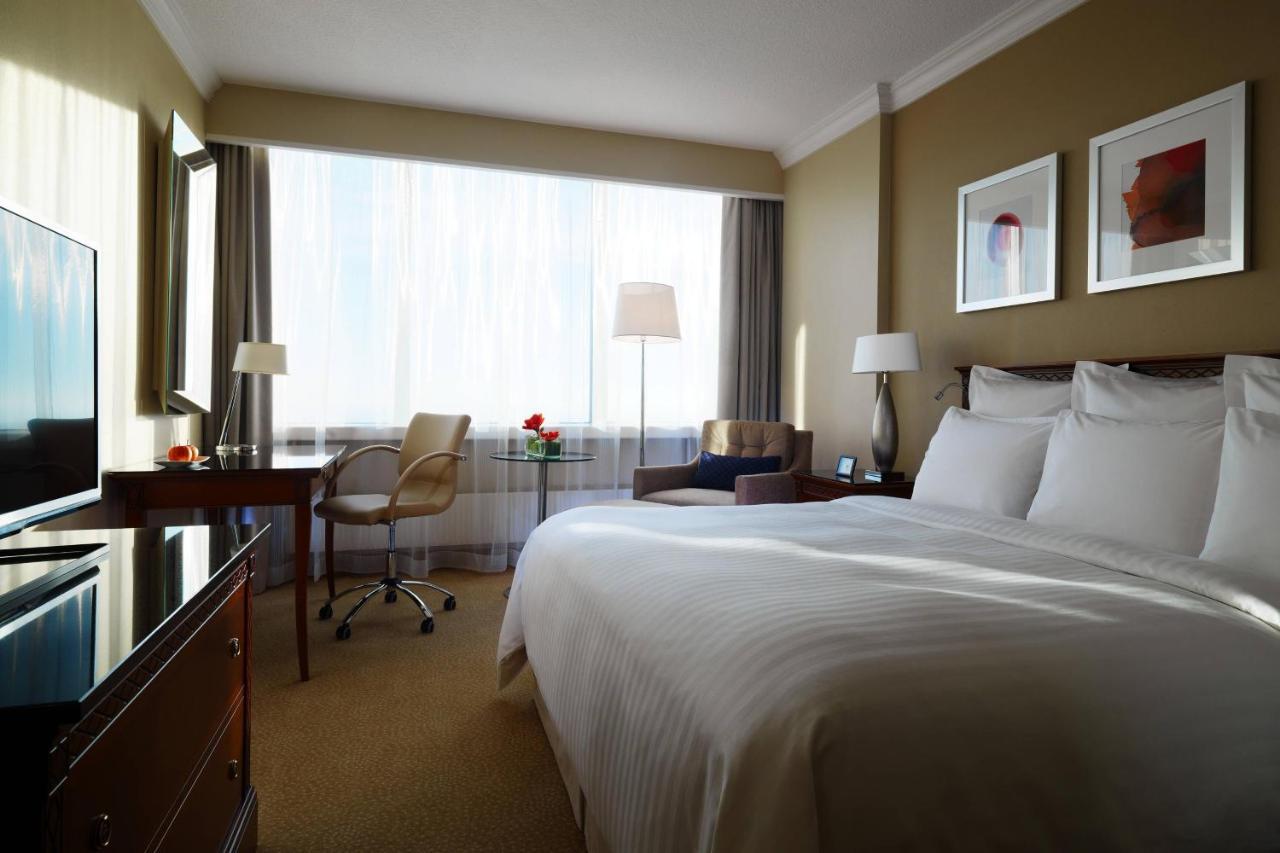 Deluxe Guest room 1 King,1358844329:JPEG