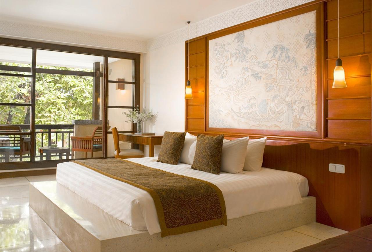 Embassy - Suite Room with Garden View