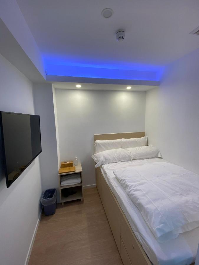 Deluxe Double Room Shower