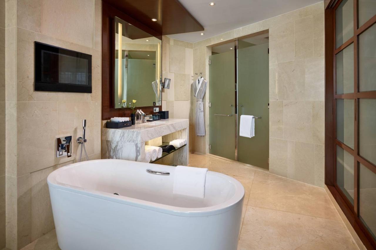 Deluxe Suite, Executive lounge access, 1 King