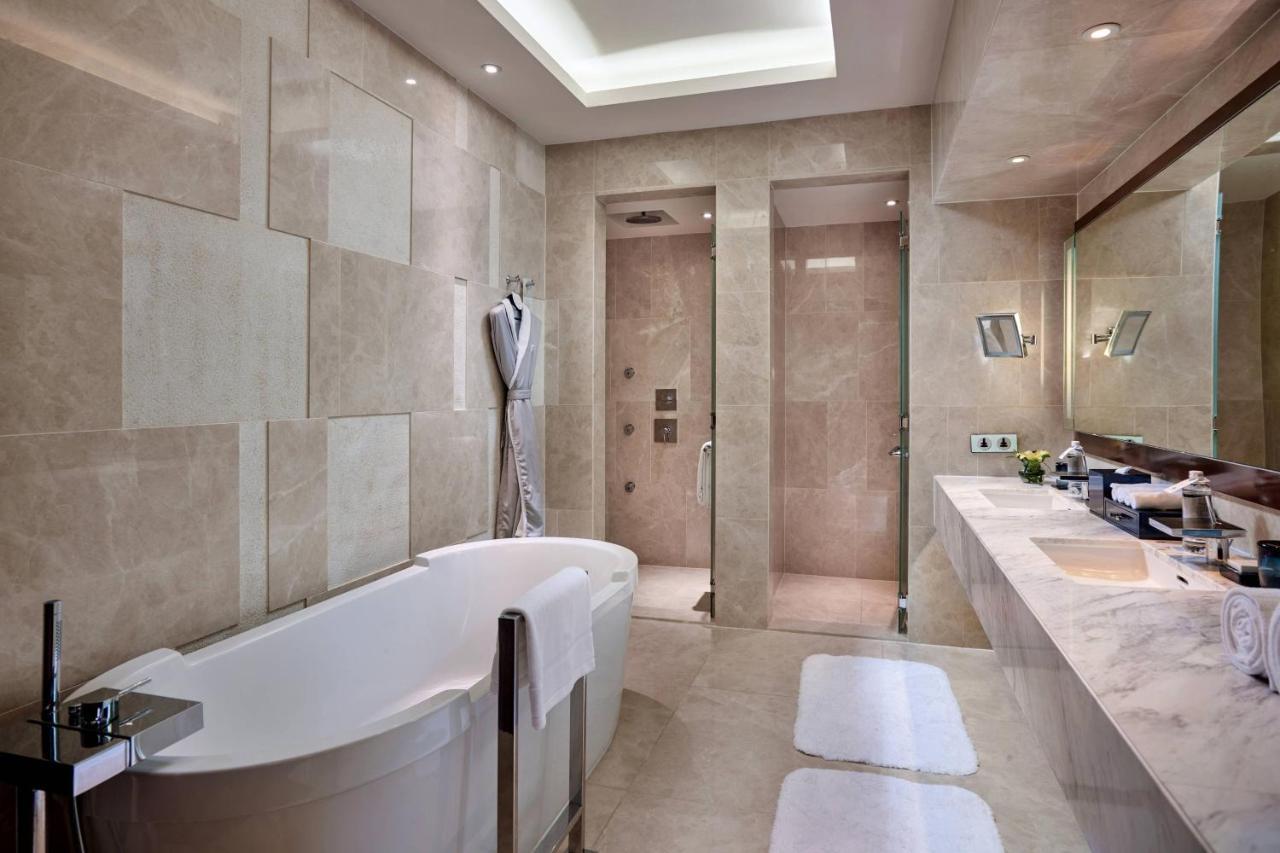 Family Suite Executive Lounge Access