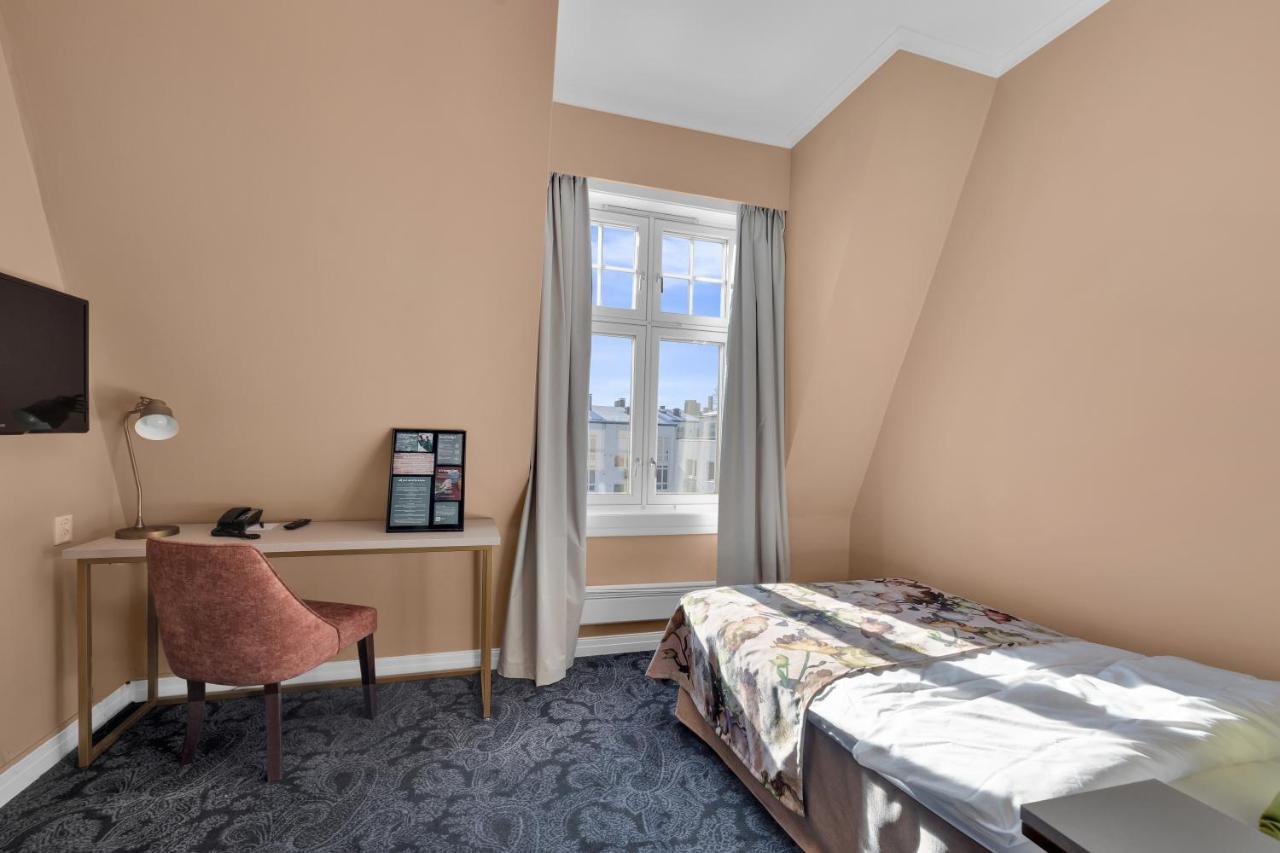 Compact Single,1363469033:JPEG