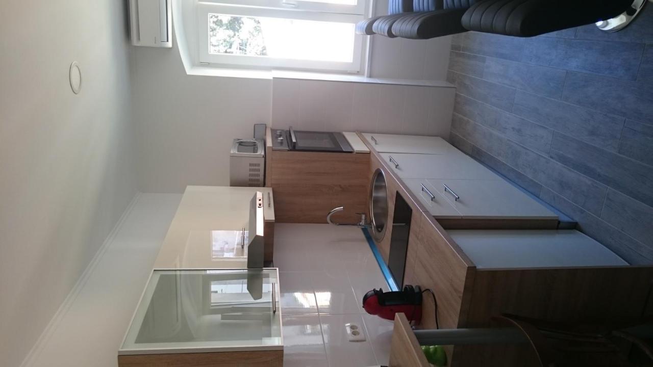 Deluxe Double or Twin Room with Shared Kitchen