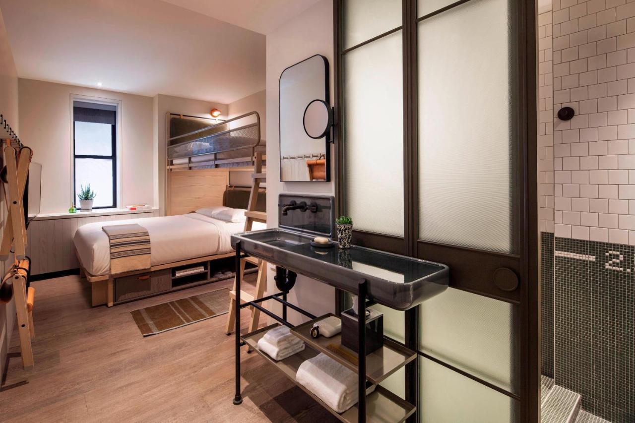 Room with One Set of Bunk Beds and Roll-In Shower - Mobility Access