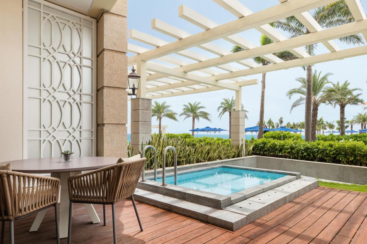 Deluxe Plunge Pool, Guest room, 1 King, Pool view