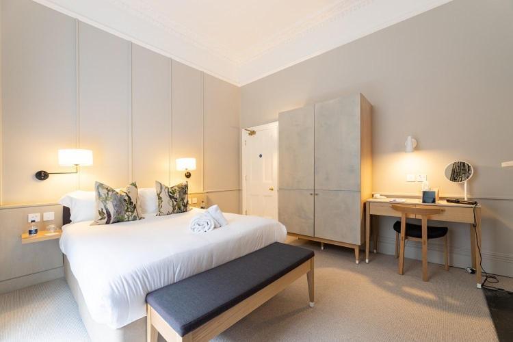 Virginia Woolf Signature Suite